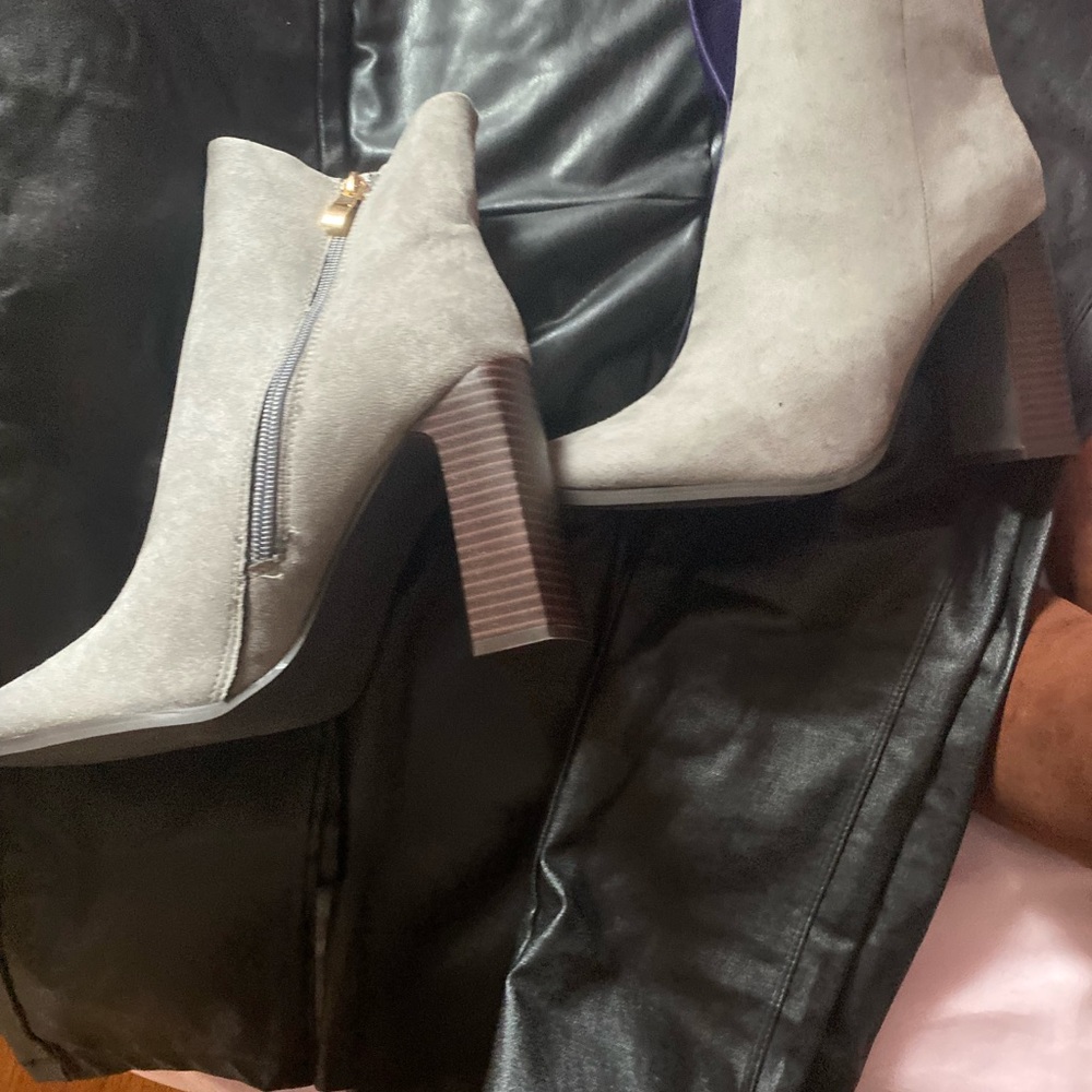 Boots never worn size 8